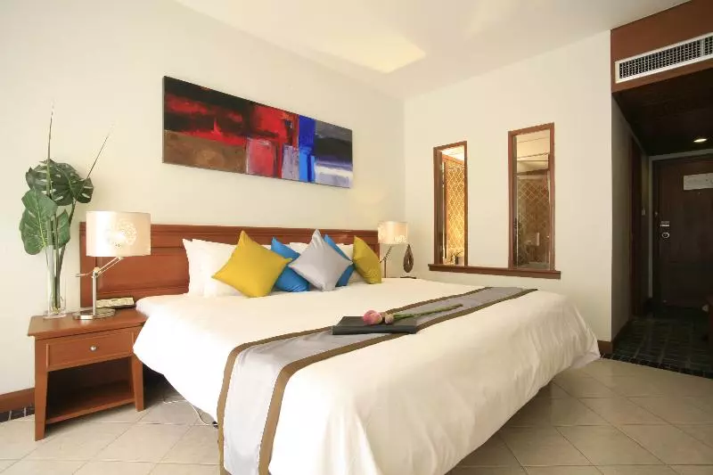 اتاق لوکس با چشم‌انداز استخر, Sunset Beach Resort   Sha Extra Plus