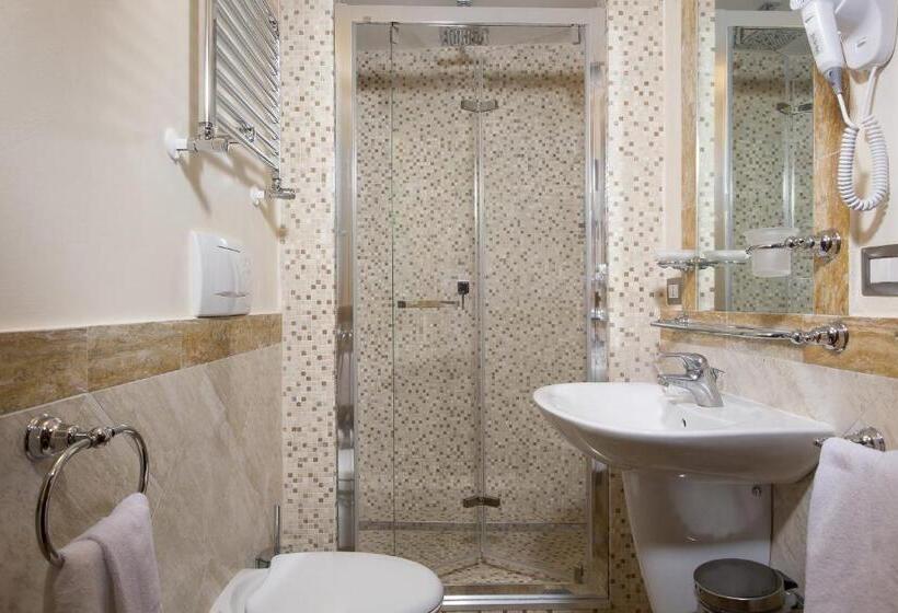 سوئیت جونیور با تراس, Teatro Pace