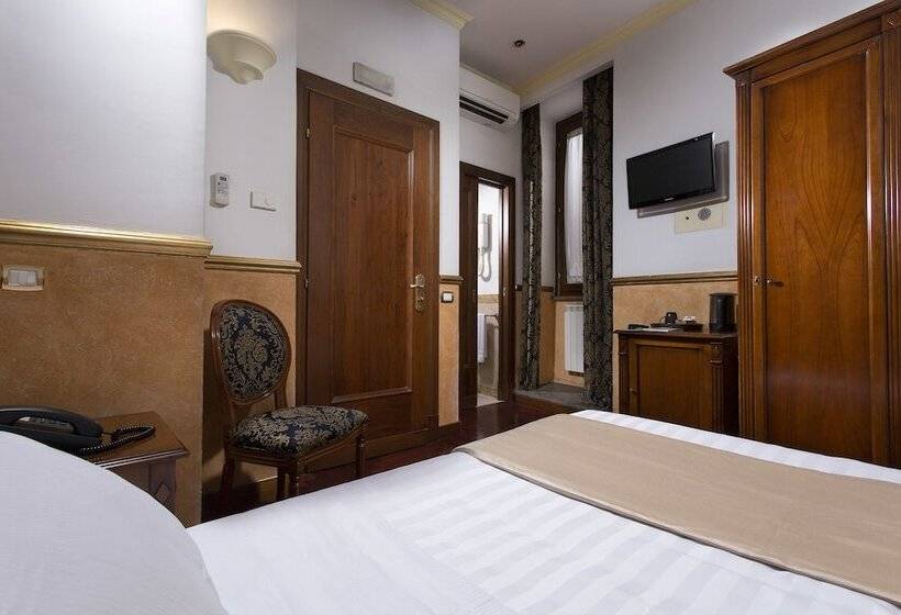 اتاق راحتی یک تخته, Teatro Pace