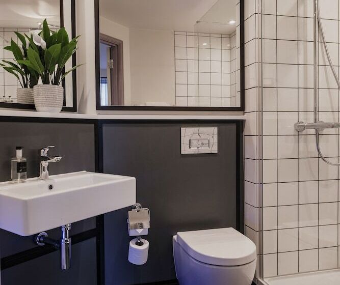 デラックスルーム, The Fox & Goose