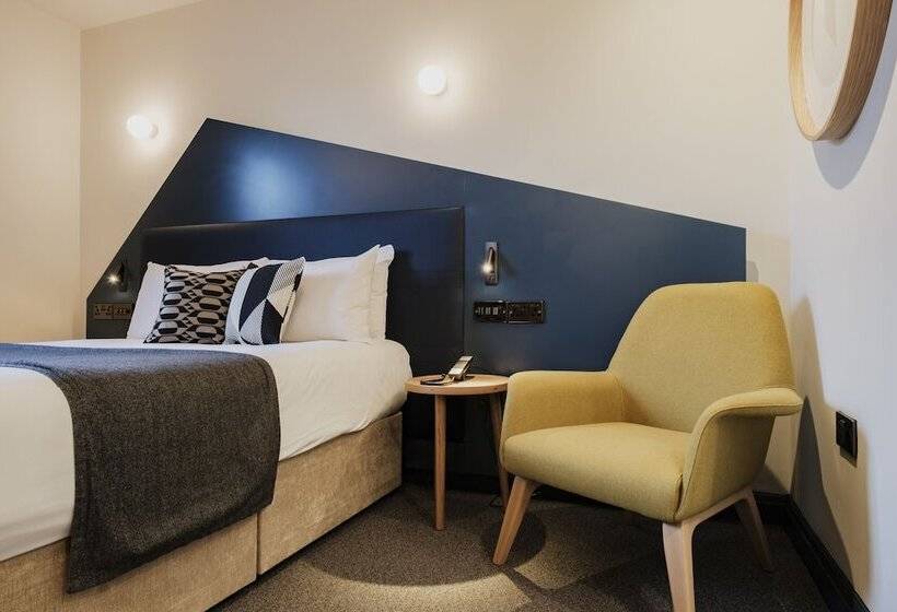 デラックスルーム, The Fox & Goose