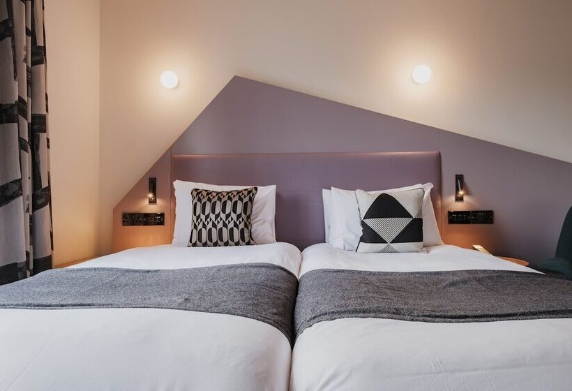 デラックスルーム, The Fox & Goose