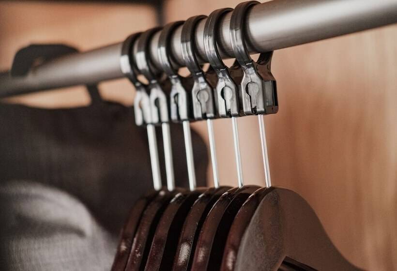 デラックスルーム, The Fox & Goose