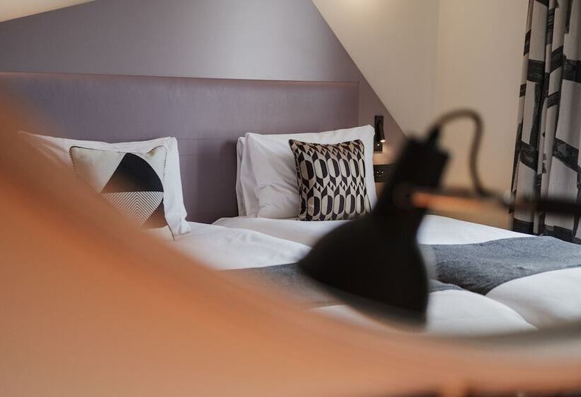 デラックスルーム, The Fox & Goose