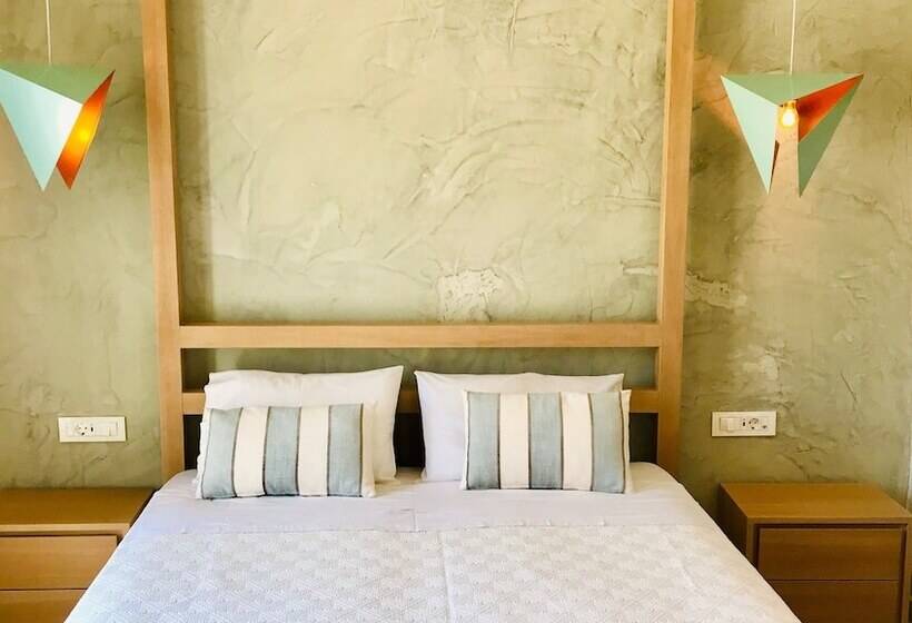 Номер Премиум, Thera Mare