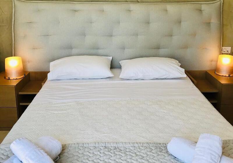 Номер Премиум, Thera Mare