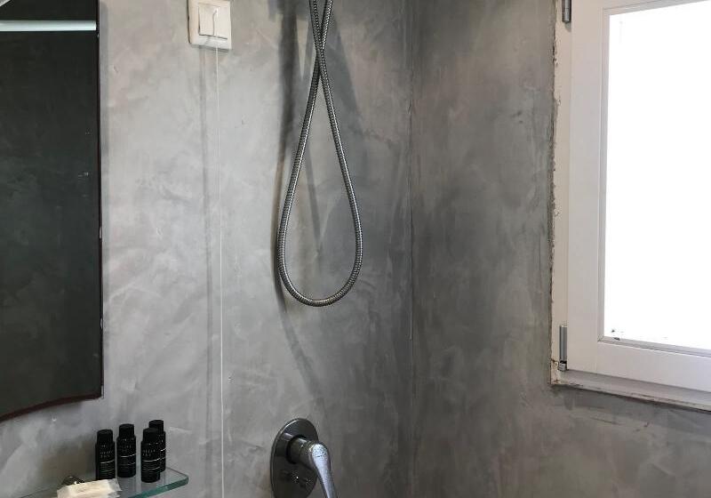 Номер Премиум, Thera Mare