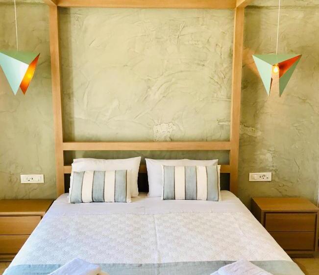 Номер Премиум, Thera Mare