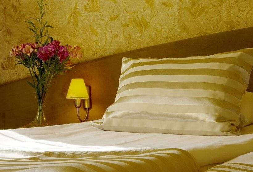 单人经济间, Triada