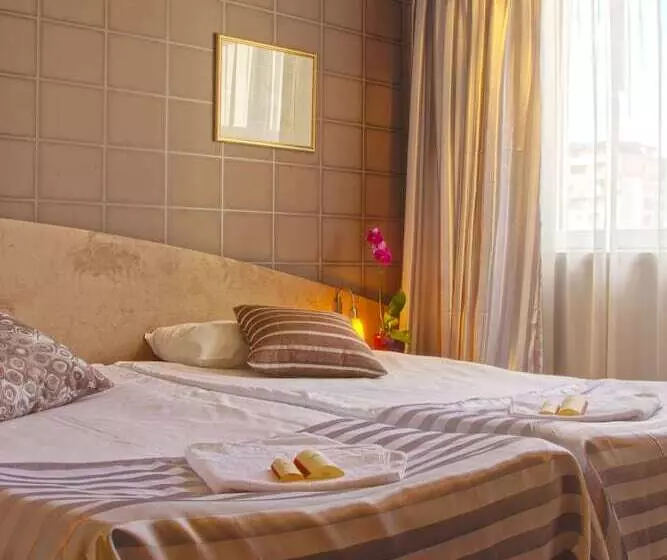 اتاق استاندارد در طبقه همکف, Triada