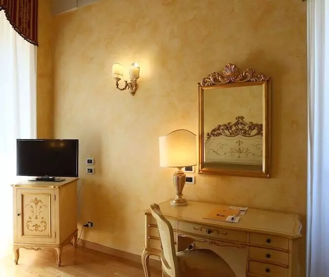 スーペリアトリプルルーム, Villa Tuscolana
