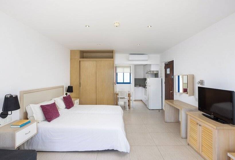 Студио Стандарт Вид на Сад, Marismare Apartments