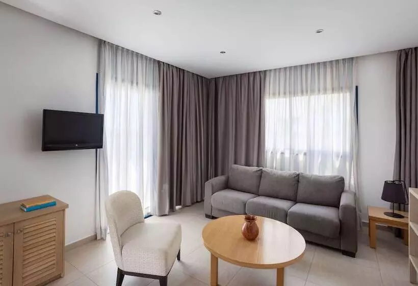 庭の見える1ベッドルームアパートメント, Marismare Apartments