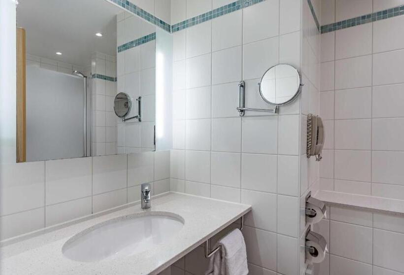 اتاق استاندارد با چشم‌انداز, Radisson Blu Hotel London Stansted Airport