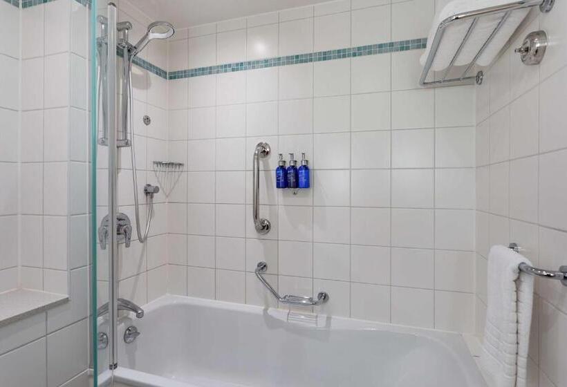 景色の見えるスーペリアルーム, Radisson Blu Hotel London Stansted Airport