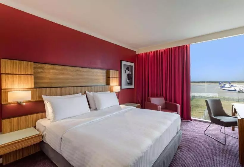 景色の見えるスーペリアルーム, Radisson Blu Hotel London Stansted Airport