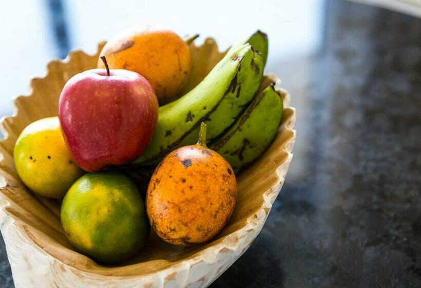 جناح سرير كينج, Ayana Komodo Waecicu Beach