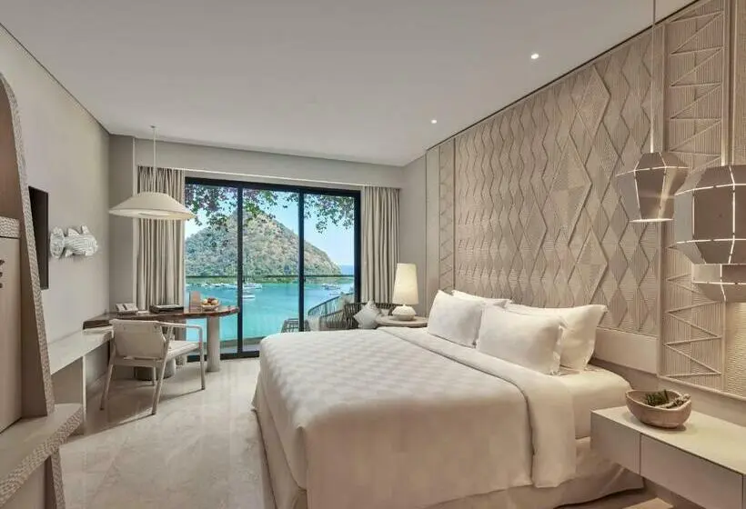 اتاق لوکس با چشم‌انداز دریا, Ayana Komodo Waecicu Beach