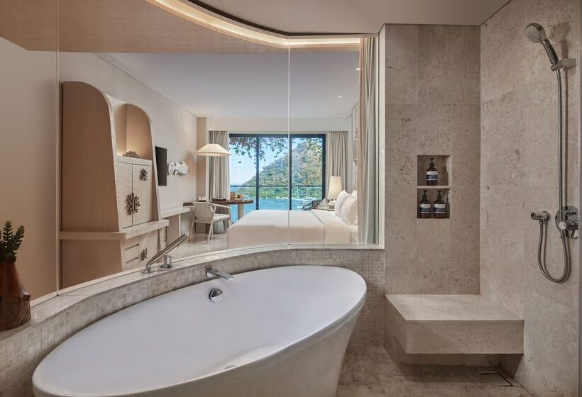 غرفة ديلوكس مطلّة علي البحر, Ayana Komodo Waecicu Beach