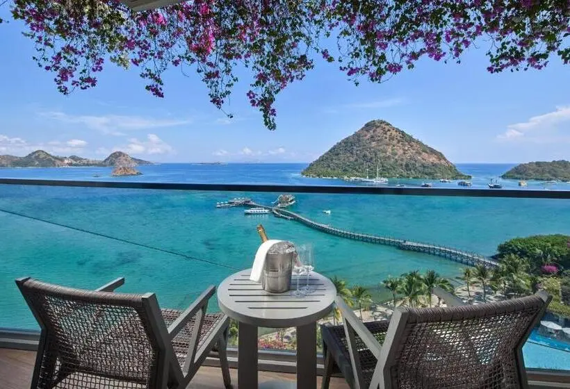 اتاق لوکس با چشم‌انداز دریا, Ayana Komodo Waecicu Beach