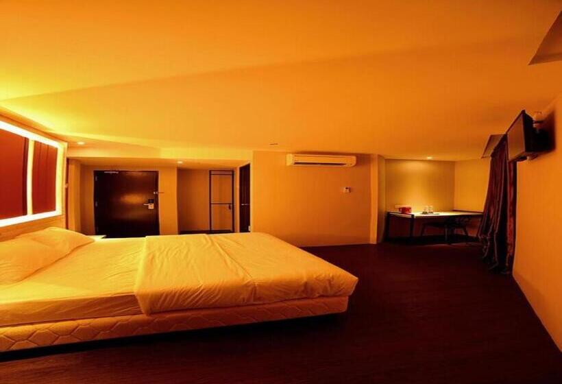 带大床的标准间, Merge Summit