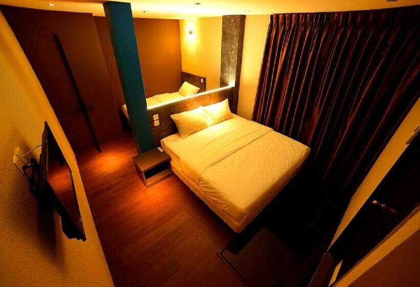 标准三人间, Merge Summit