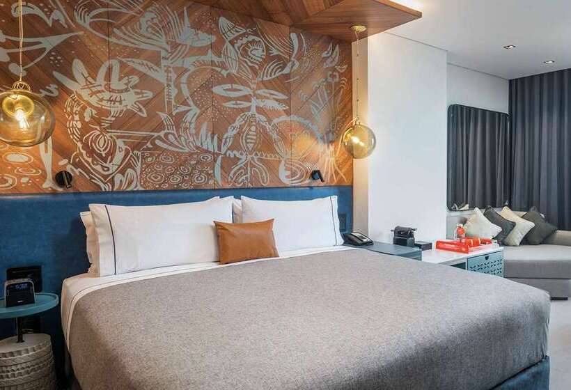 جناح, Hilton Lacleamy