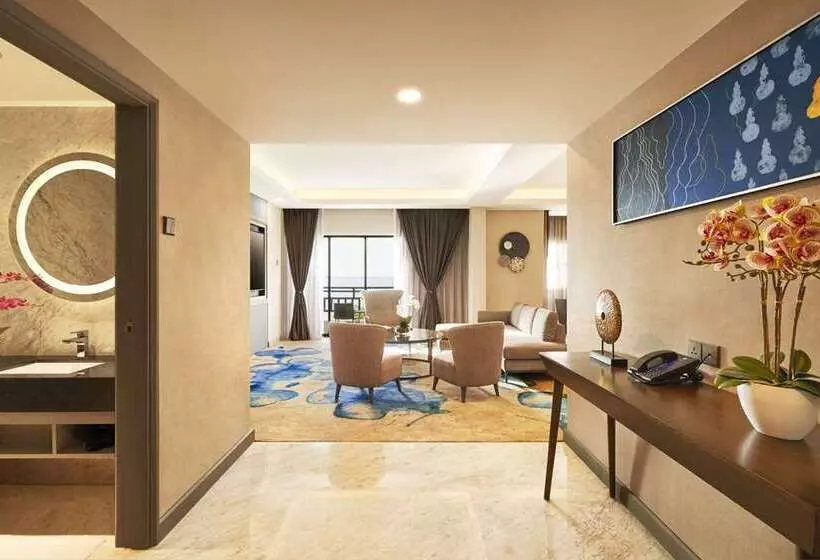 سوییت, Hilton Lacleamy