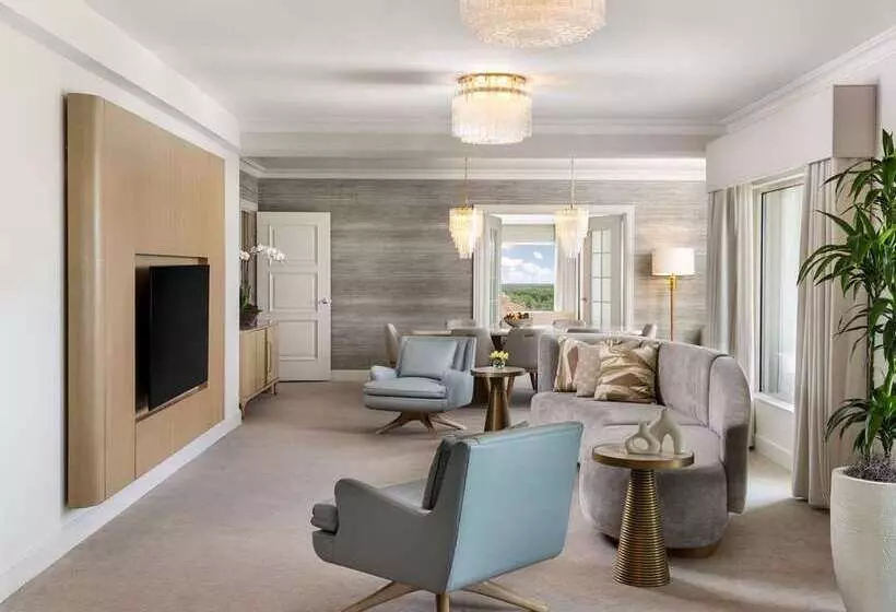 سوییت, Hilton Lacleamy