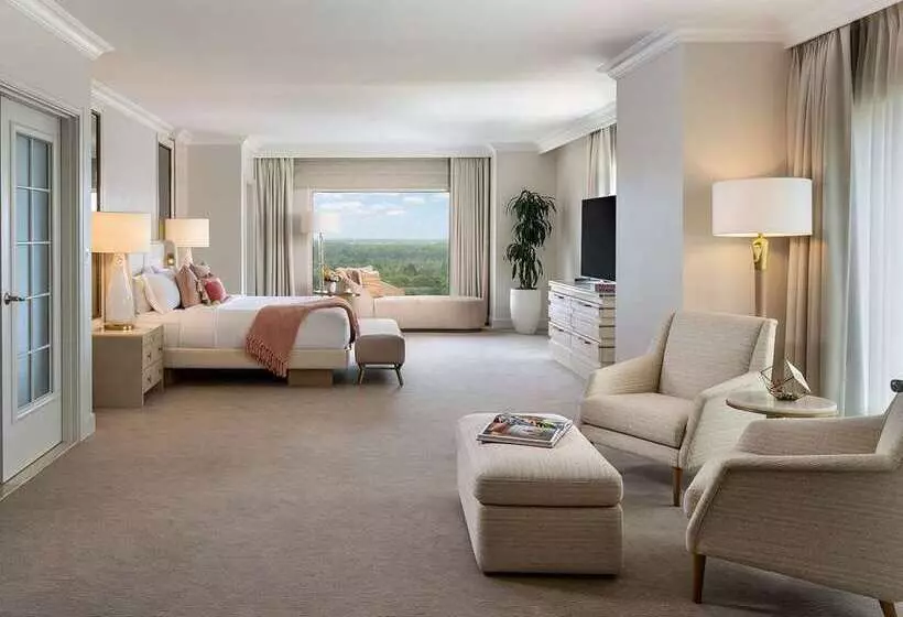 سوییت, Hilton Lacleamy