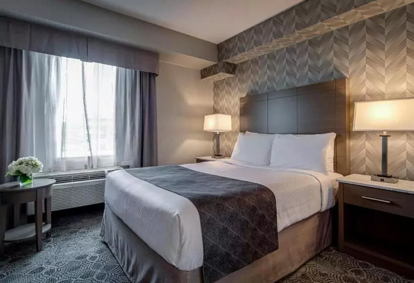 سوئیت با وان آب گرم, Monte Carlo Inn Markham