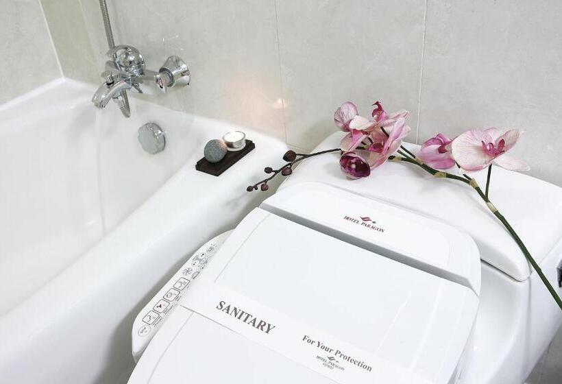 ファミリールーム, Paragon