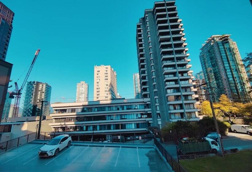 Апартаменты 1 Спальня с Балконом, Divya Sutra Suites On Robson Downtown Vancouver