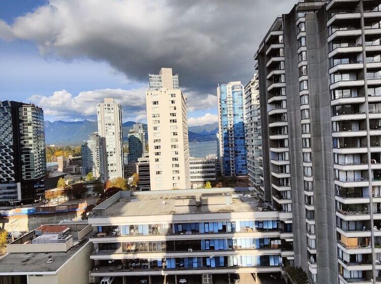 Апартаменты 1 Спальня с Видом, Divya Sutra Suites On Robson Downtown Vancouver