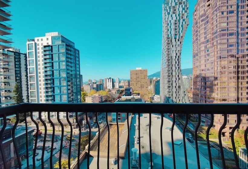 Апартаменты 1 Спальня с Видом, Divya Sutra Suites On Robson Downtown Vancouver