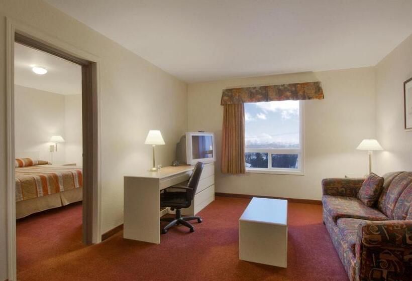 جناح ديلوكس سرير كينج, Super 8 By Wyndham Yellowknife