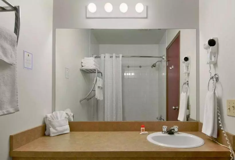 اتاق استاندارد, Super 8 By Wyndham Yellowknife