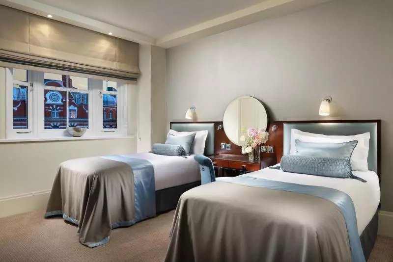 デラックスジュニアスイート, Taj 51 Buckingham Gate Suites And Residences