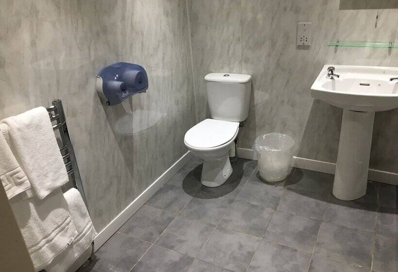 חדר משפחתי, Merchant City Inn