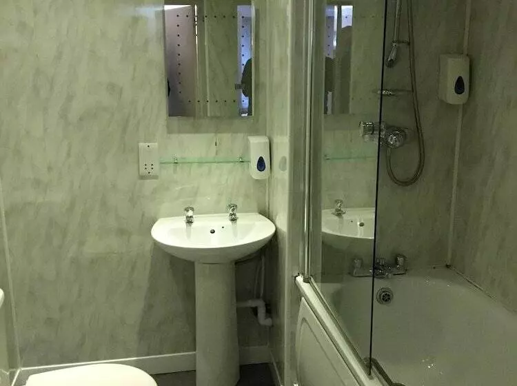 اتاق استاندارد چهار تخته, Merchant City Inn