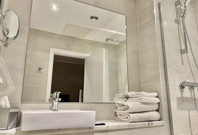 Номер Стандарт, Trafford Hall Hotel Manchester, Trademark Collection By Wyndham