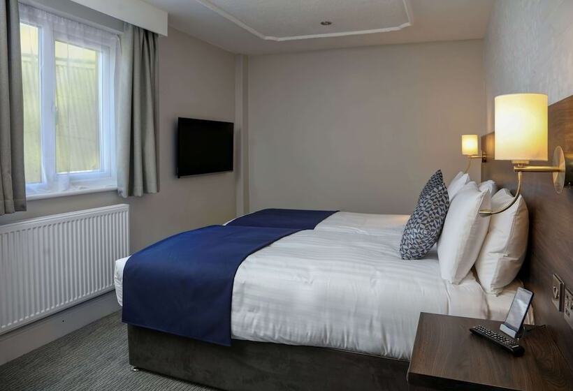 Номер Стандарт, Trafford Hall Hotel Manchester, Trademark Collection By Wyndham