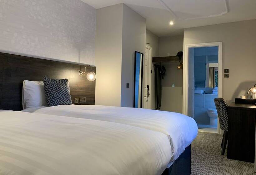 Номер Стандарт, Trafford Hall Hotel Manchester, Trademark Collection By Wyndham