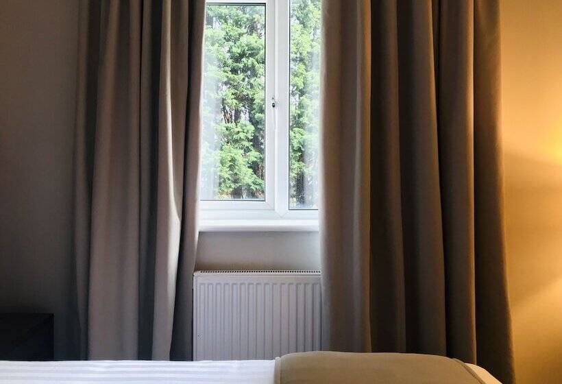 Номер Стандарт, Trafford Hall Hotel Manchester, Trademark Collection By Wyndham