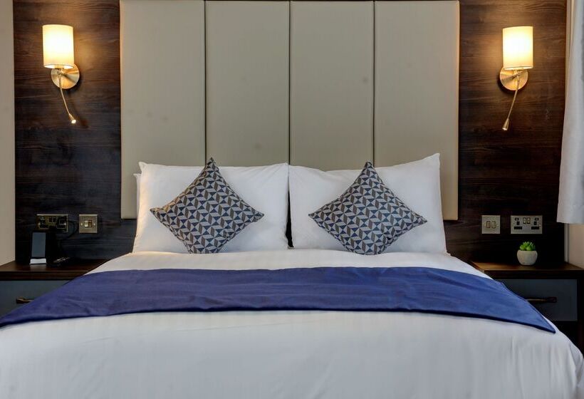 Номер Deluxe, Trafford Hall Hotel Manchester, Trademark Collection By Wyndham