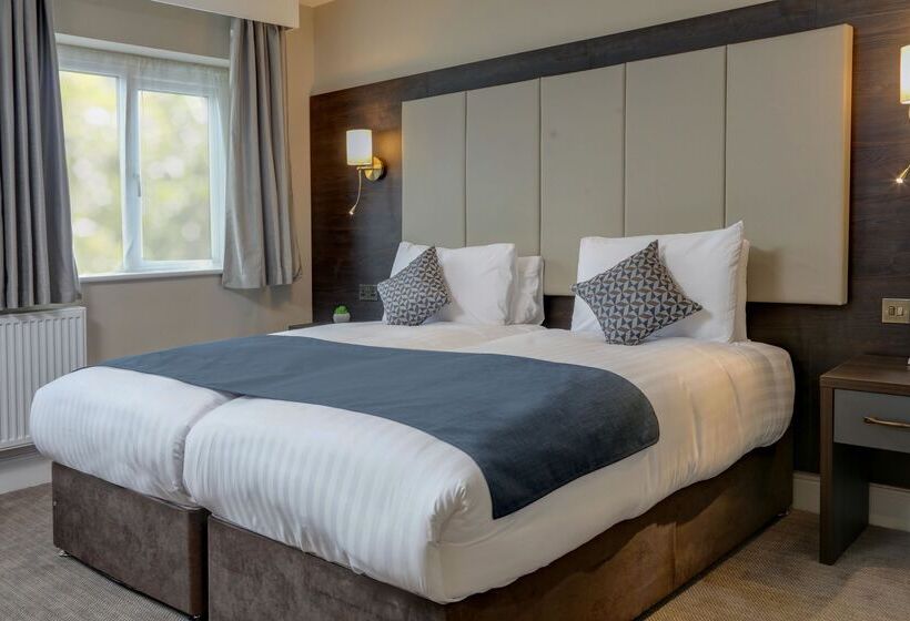 Номер Deluxe, Trafford Hall Hotel Manchester, Trademark Collection By Wyndham