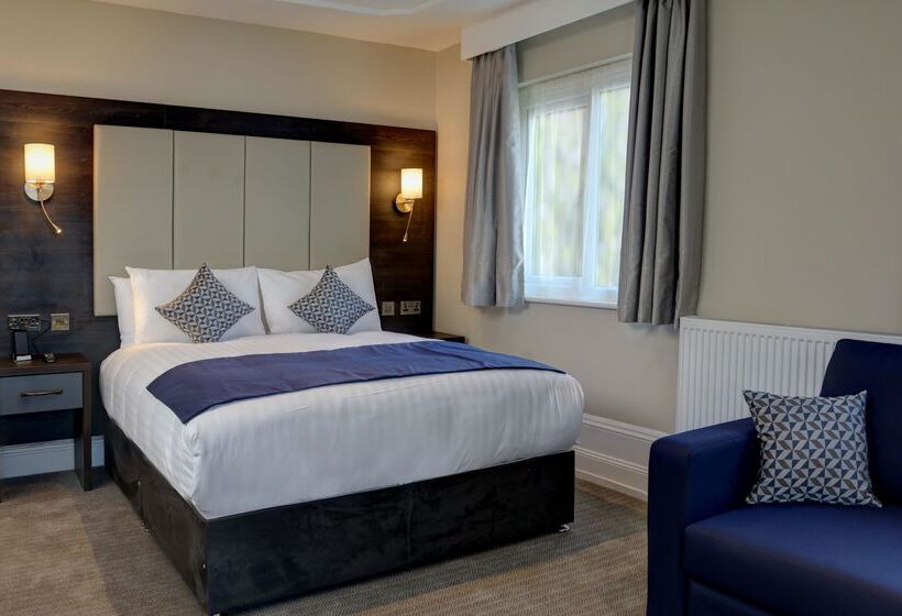 Номер Deluxe, Trafford Hall Hotel Manchester, Trademark Collection By Wyndham