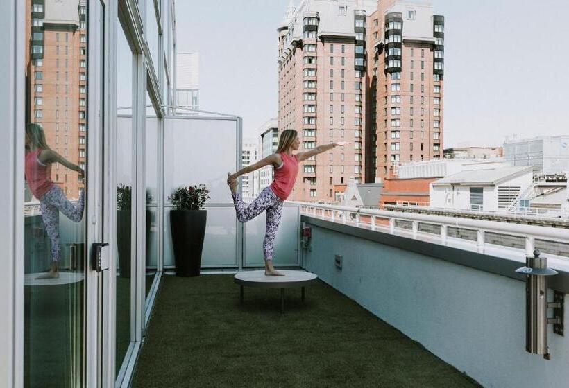 带大床的套房, W Montréal