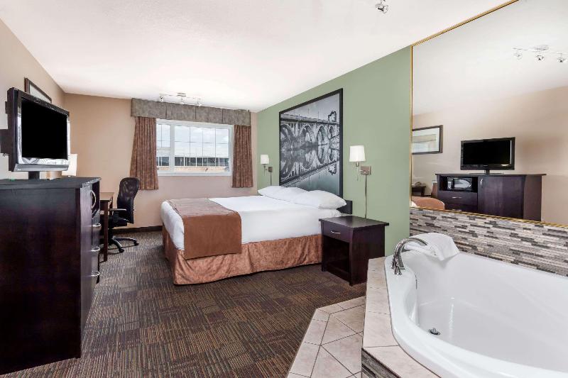 带大床的套房, Super 8 By Wyndham Saskatoon Near Saskatoon Airport