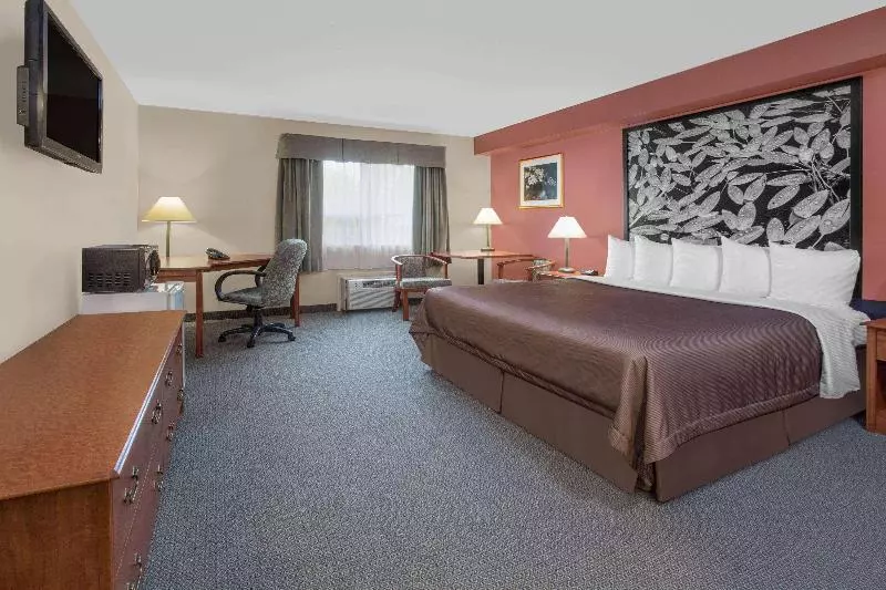 سوئیت با تخت بزرگ, Super 8 By Wyndham Sault Ste Marie On